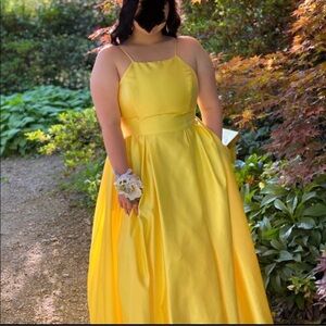 Prom just worn once for a few minutes to take photos.